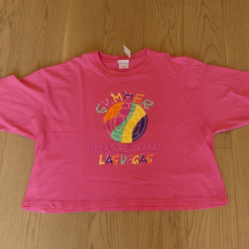 Vintage Y2K TI Treasure Island Las Vegas Pink T-Shirt